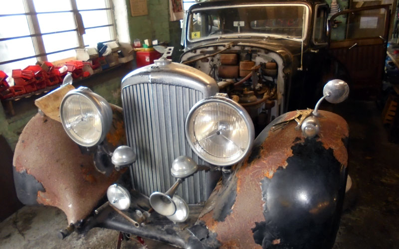 Vintage Rolls Rusty Car Front